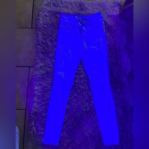 Light wash skinny skin-tight jeans